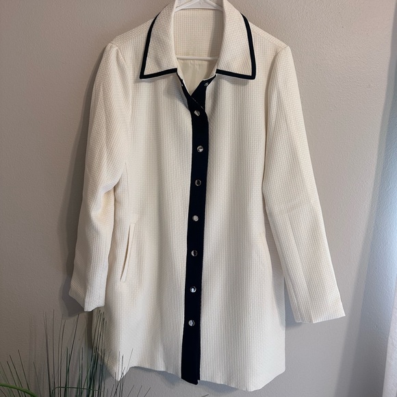 SOLD✨ White / ivory button down women’s jacket large - Picture 7 of 8